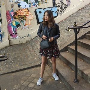 Meet your Posher, Flora